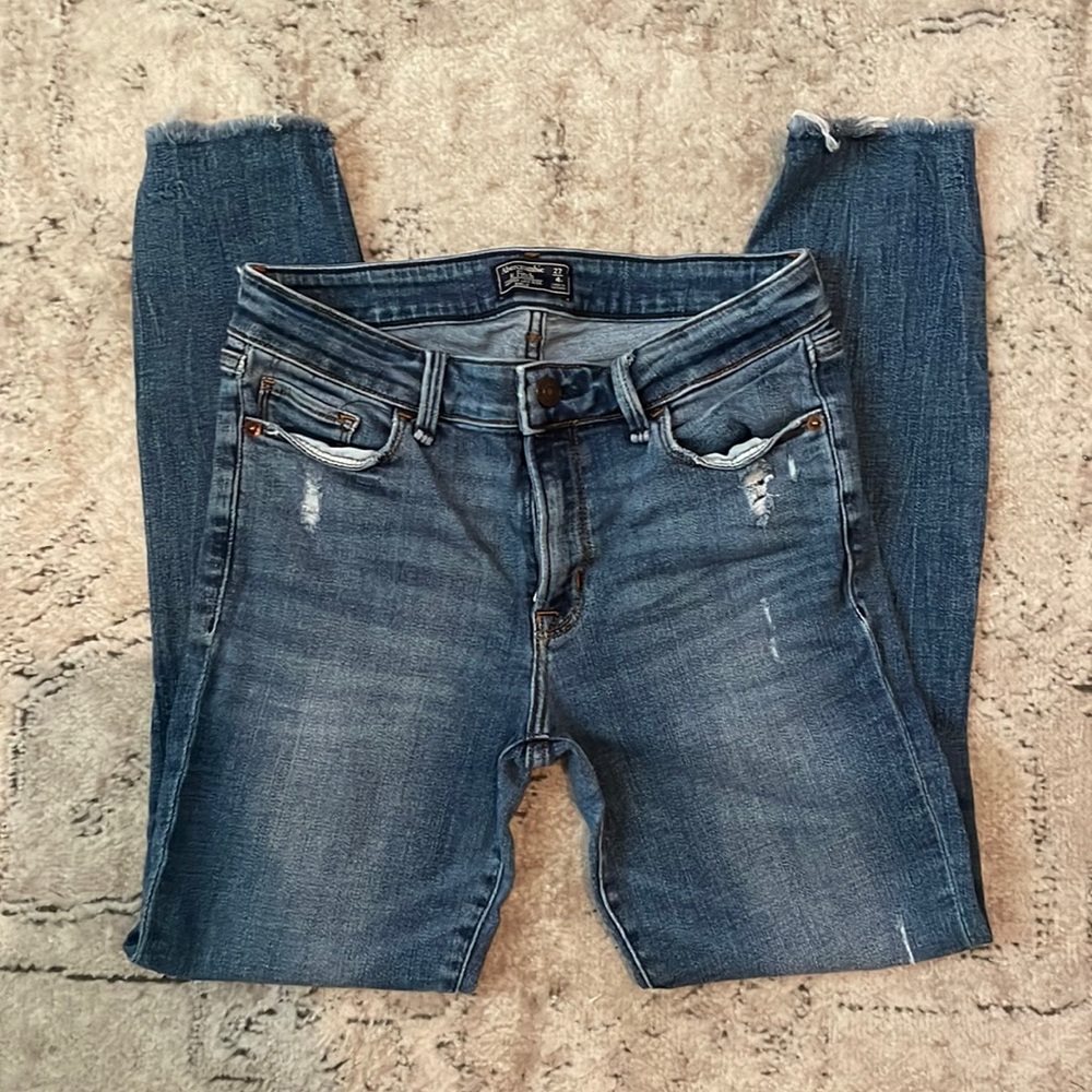 Abercrombie Harper Low Rise Ankle jeans. Size 27/4s